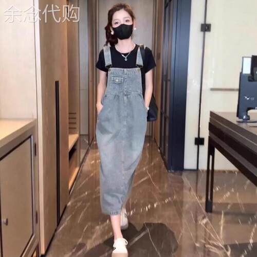 复古牛仔背带裙女夏季薄款2026新款设计感小众时尚减龄过膝吊带裙