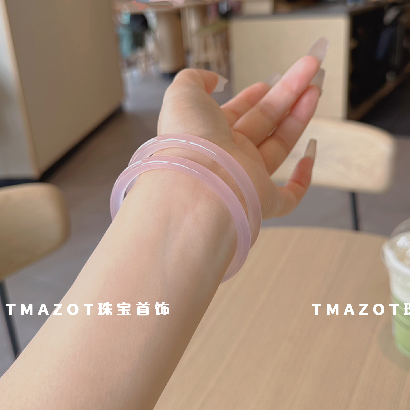 天然冰种粉色玉髓手镯女荔枝冻