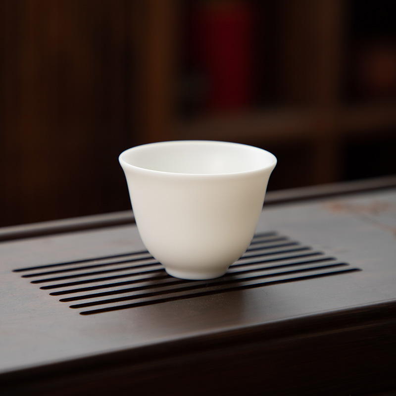 德化陶瓷纯白哑光茶杯