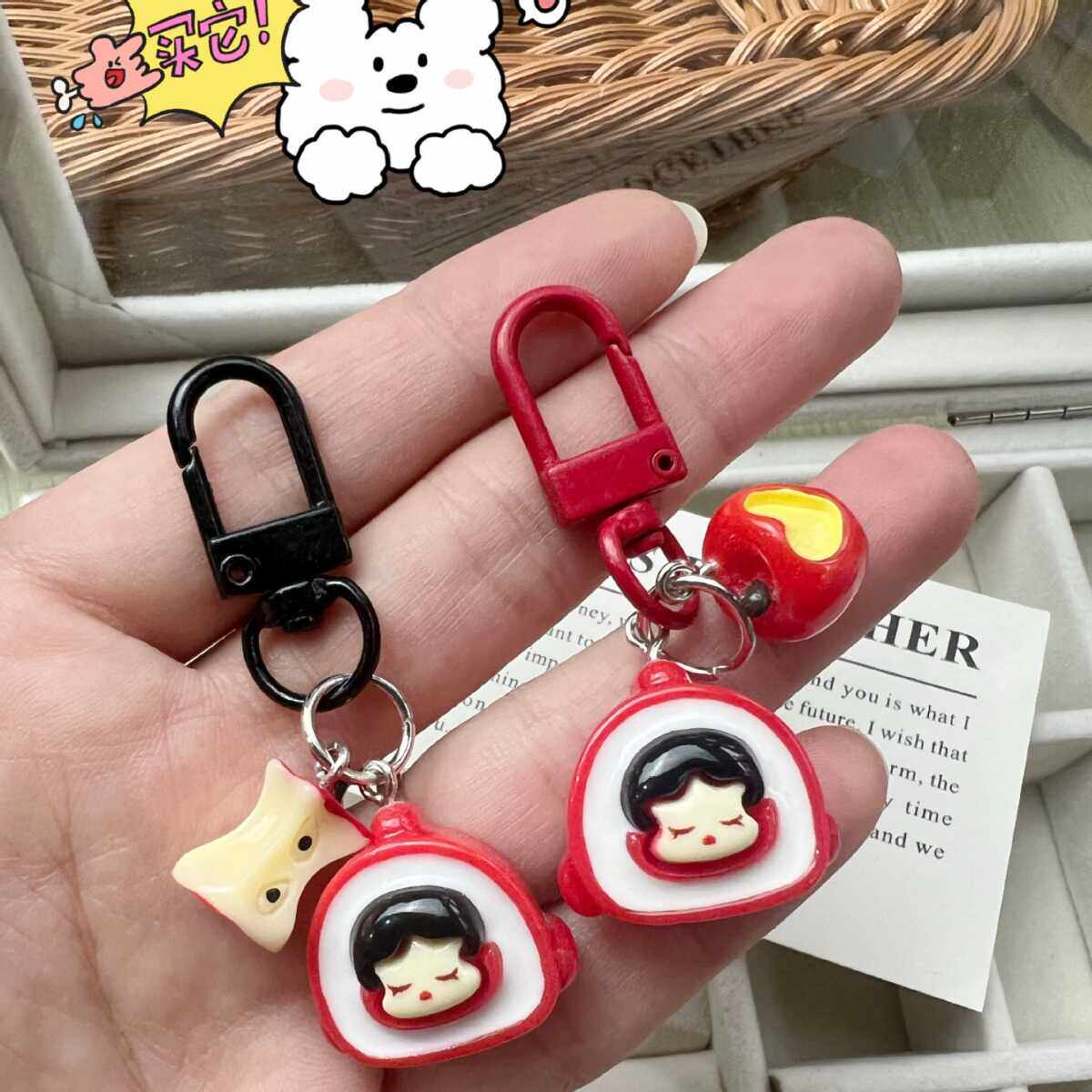 diy红边可爱女孩爱心苹果钥匙扣生日礼物配饰泡泡玛特卡套萌粒