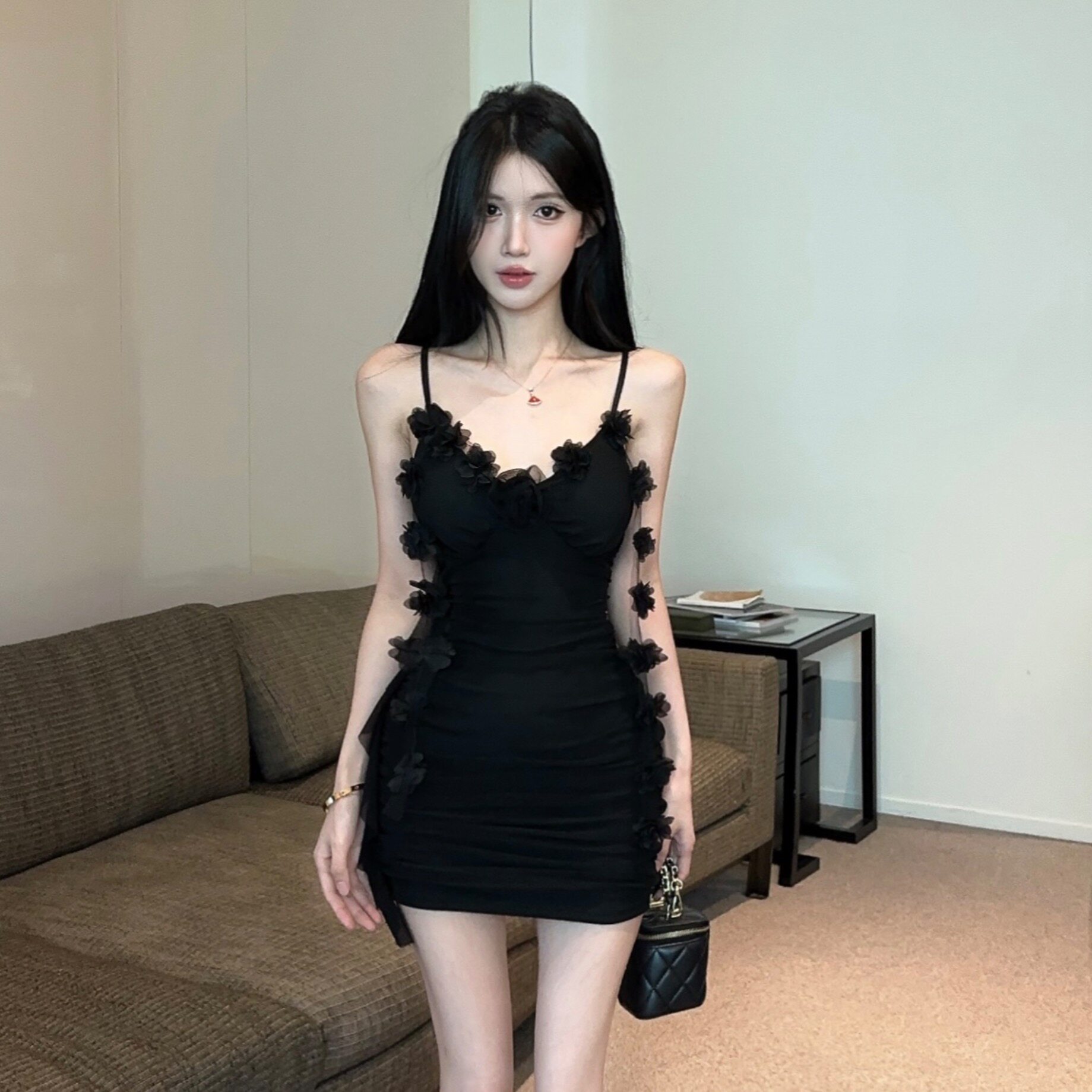 性感辣妹黑色吊带收腰包臀连衣裙