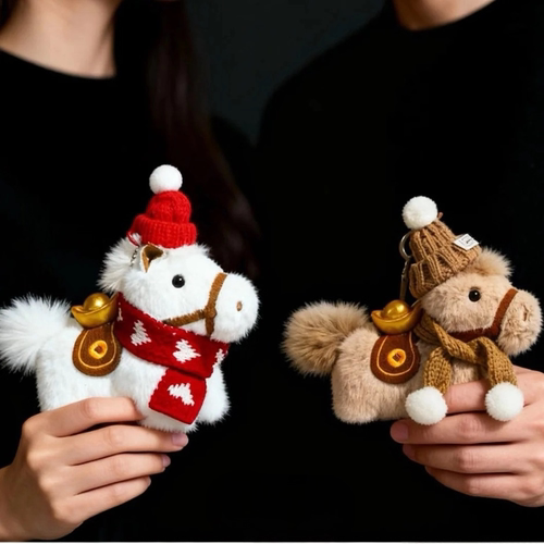 新年马上有钱元宝小马圣诞帽围巾公仔玩偶挂件钥匙扣马年创意礼物