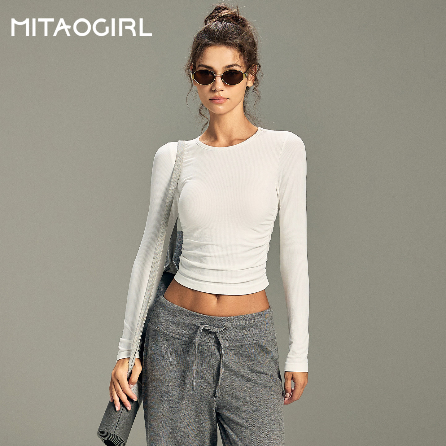 mitaogirl肯豆长袖上衣女春秋新款跑步运动健身服带胸垫瑜伽服白