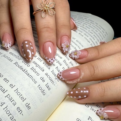 高级棕色波点雕花海莉纯手工穿戴甲气质显白杏仁美甲中长款甲片
