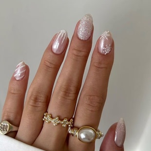 高级冬季 甲片xq 氛围雪花纯手工穿戴甲气质显白杏仁美甲短款