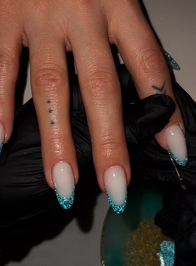 高级简约蓝色法式海莉纯手工穿戴甲气质显白杏仁美甲中长款甲片