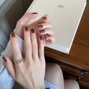 ins高级秋冬棕色纯手工穿戴甲气质显白杏仁美甲氛围短款 甲片pz
