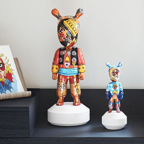 lladro雅致天外来客人形摆件