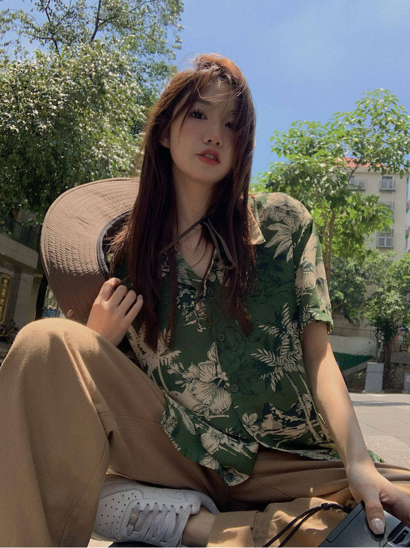 海边度假风绿色碎花短袖衬衫女夏季港味设计感polo领衬衣外套薄款