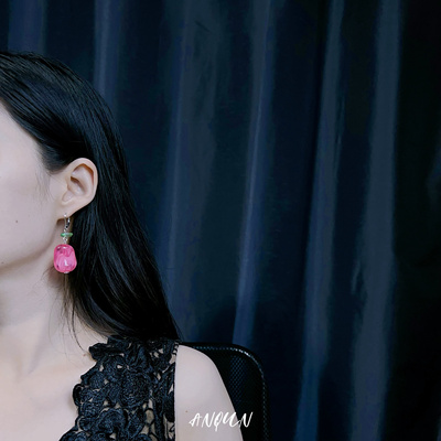 ANQUN 玫红云纹树脂碎石水晶甜美香水铜耳扣度假耳环女E1127