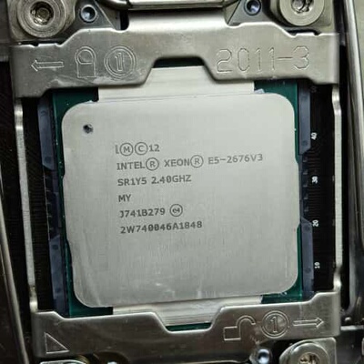 议价X99H+e5 2676v3 外观成色如图，功能全部正常，挡可维修