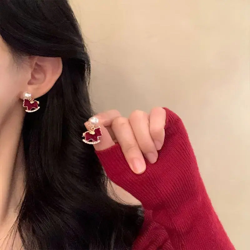 新年红色丝绒小马珠珠耳环女2025新款独特耳钉本命年气质银色耳饰,饰品/流行首饰/时尚饰品新,耳钉,淘宝优惠券,粉丝福利购,淘宝优惠卷