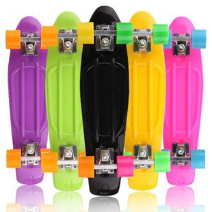 新款 22英寸塑料小鱼板公路滑板单翘板skateboard亚马逊跨境