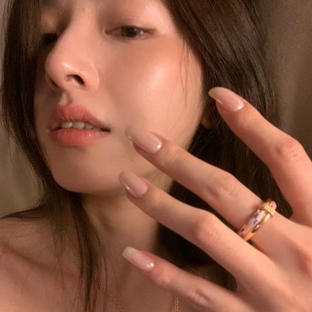 夏天高级感纯手工海莉白月光美甲穿戴甲2026新年款假指甲贴片短款