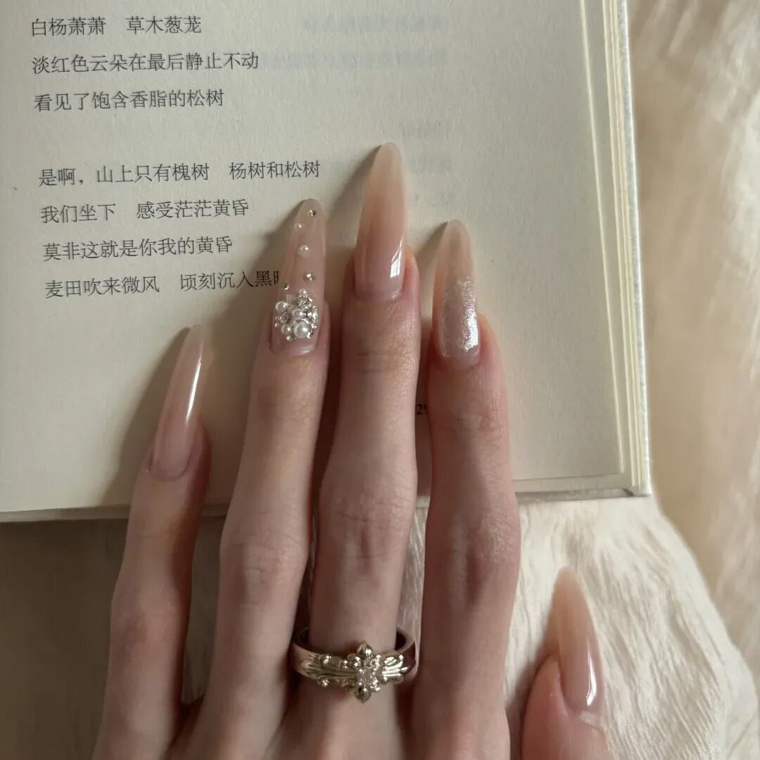 裸色ins温柔纯手工穿戴甲中长款美甲显白纯欲风温柔珍珠婚甲新娘