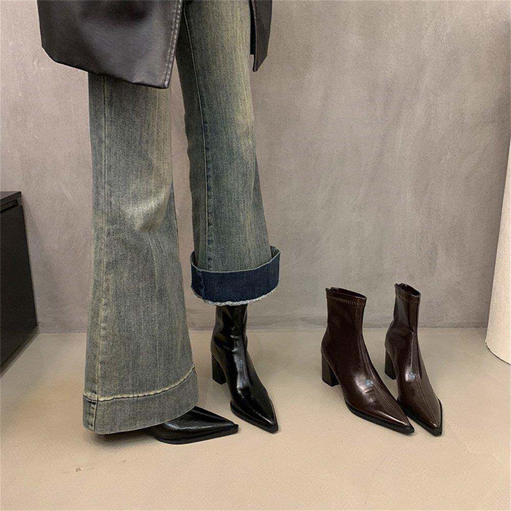 香港高跟瘦瘦短靴女秋冬2025新款粗跟黑色时尚韩版百搭尖头小踝靴