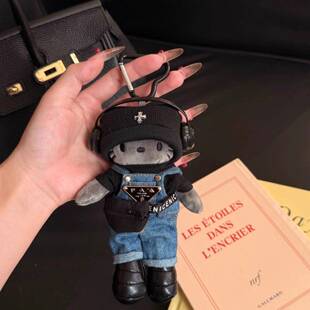 日本代购克罗Kitty毛绒挂件ins风女生包包配饰车挂礼物炭黑kt挂件