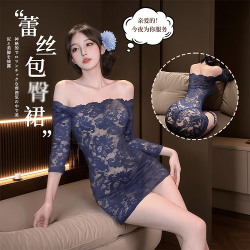 PlusSizeLace00615563
