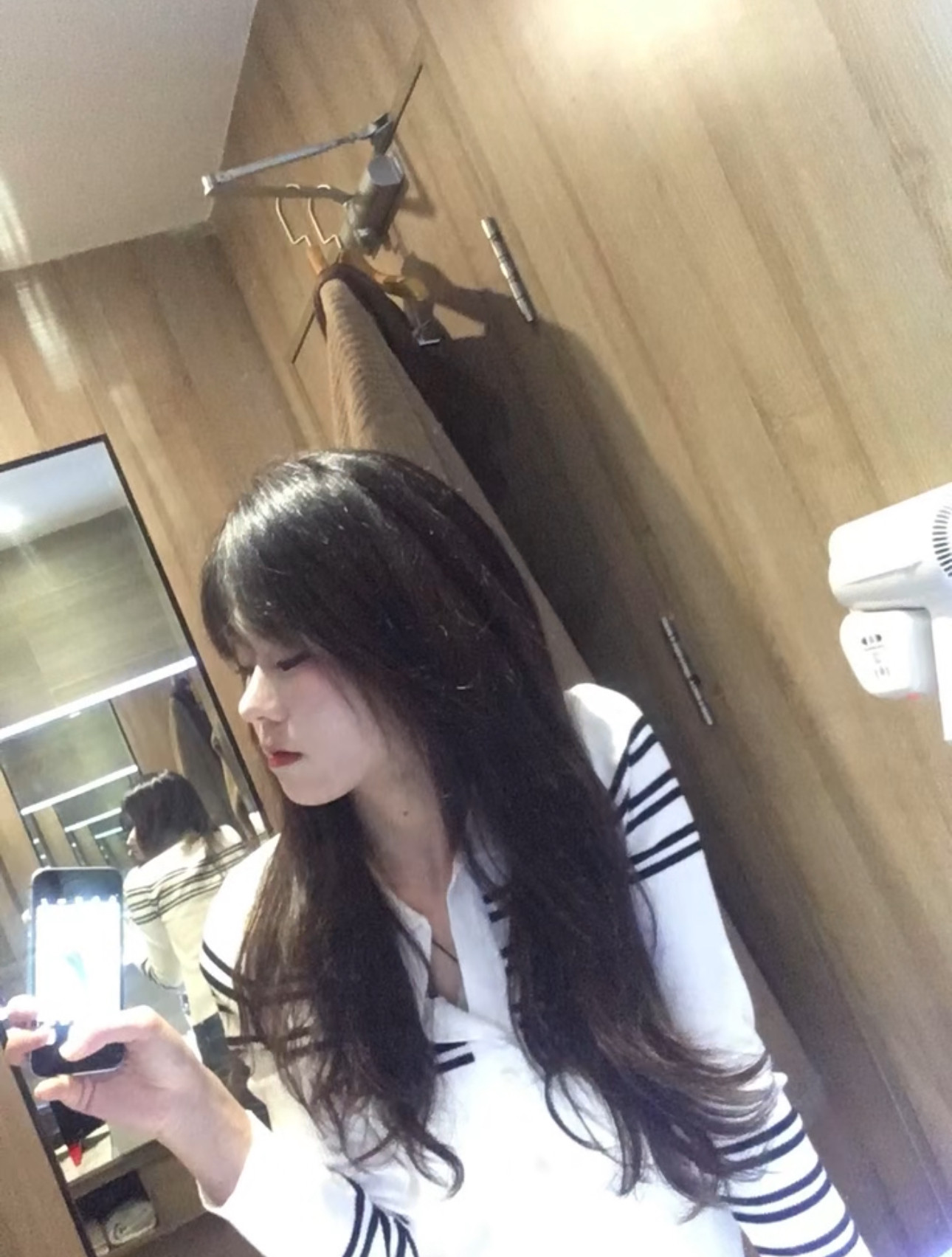 黑白条纹polo领针织打底衫女秋冬季修身显瘦软糯时尚气质v领上衣