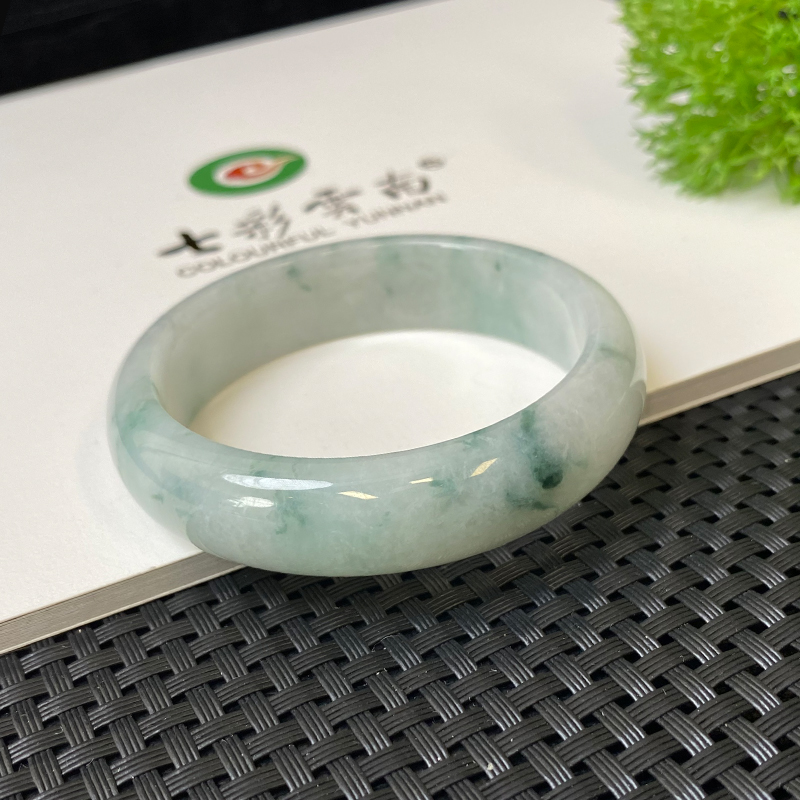 七彩云南天然翡翠飘花翡翠手镯