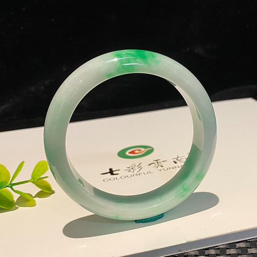 七彩云南天然翡翠手镯