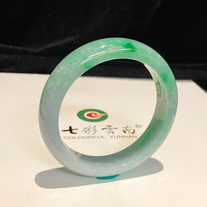 七彩云南缅甸A货天然翡翠绿色翡翠手镯一物一证支持复检（已售）