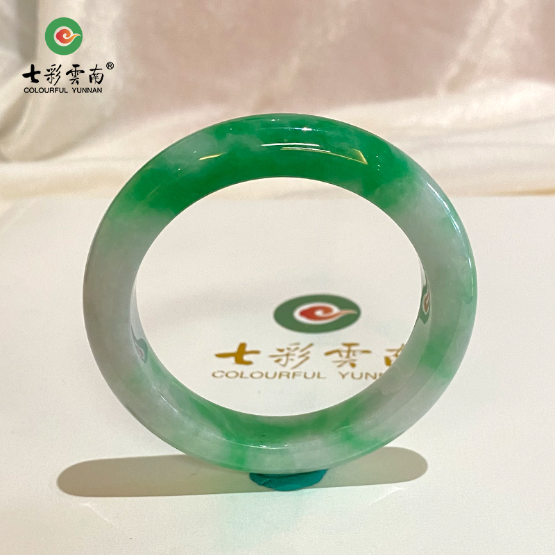 七彩云南天然翡翠手镯
