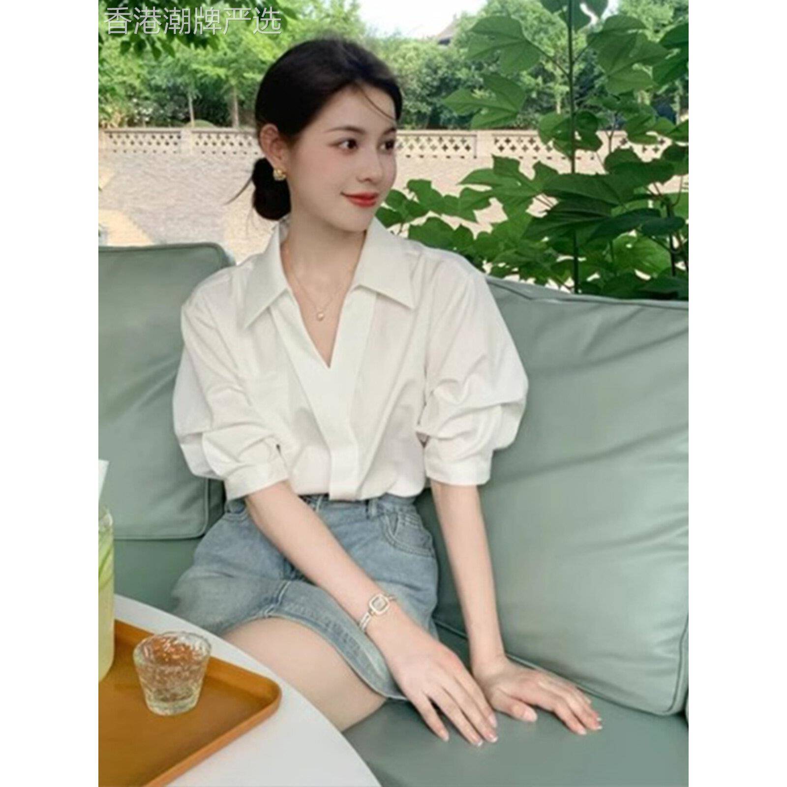 白色短袖v领衬衫女夏季宽松显瘦设计感小众中袖衬衣法式半袖上衣