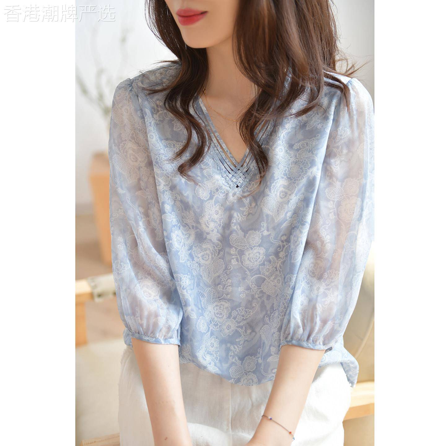GESGOO今年流行蓝色真丝衬衫女设计感v领上衣碎花法式知性小衫