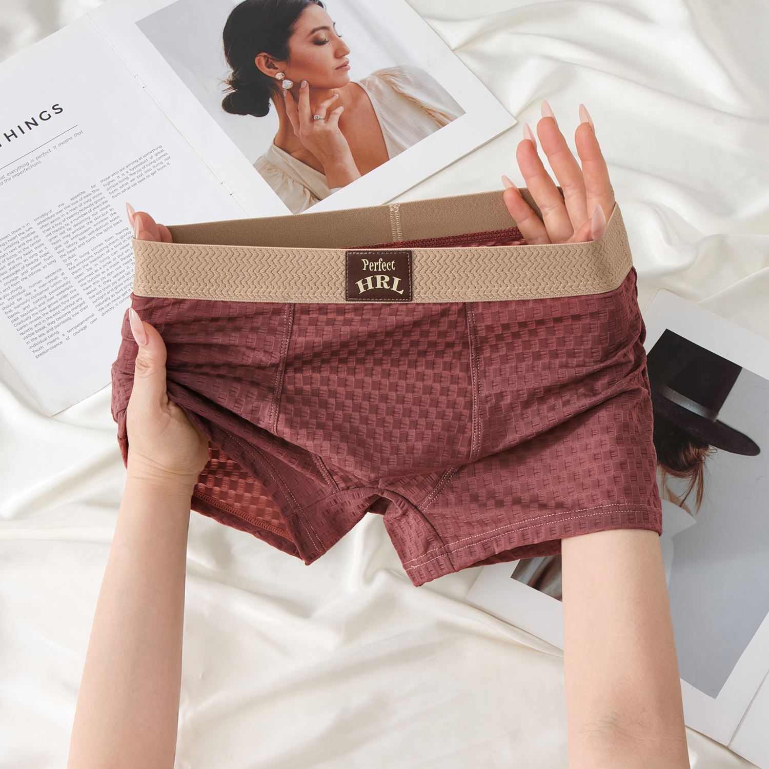 [一见钟情】新款格纹冰丝男士平角裤透气吸汗弹力四角裤男生运动