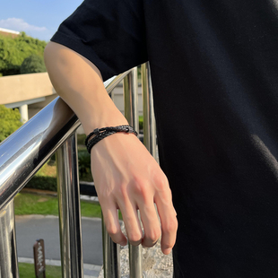 黑色皮质编织磁吸扣手链男款痞帅潮流小众设计高级感冷淡风女手绳