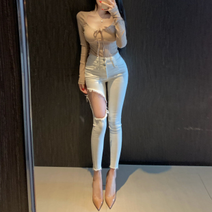 李李家辣妹破洞紧身小脚牛仔裤女2026秋季新款双扣高腰弹力铅笔裤