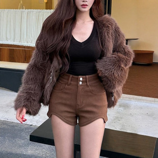 高腰包臀热裤 新款 女2026夏款 李李服饰咖色不规则弧形牛仔短裤