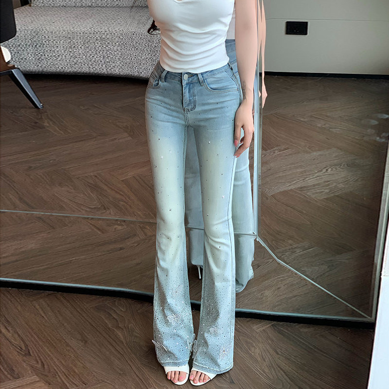 李李家浅色立体蝴蝶烫钻微喇牛仔裤女2026秋季新款高腰修身长裤图片