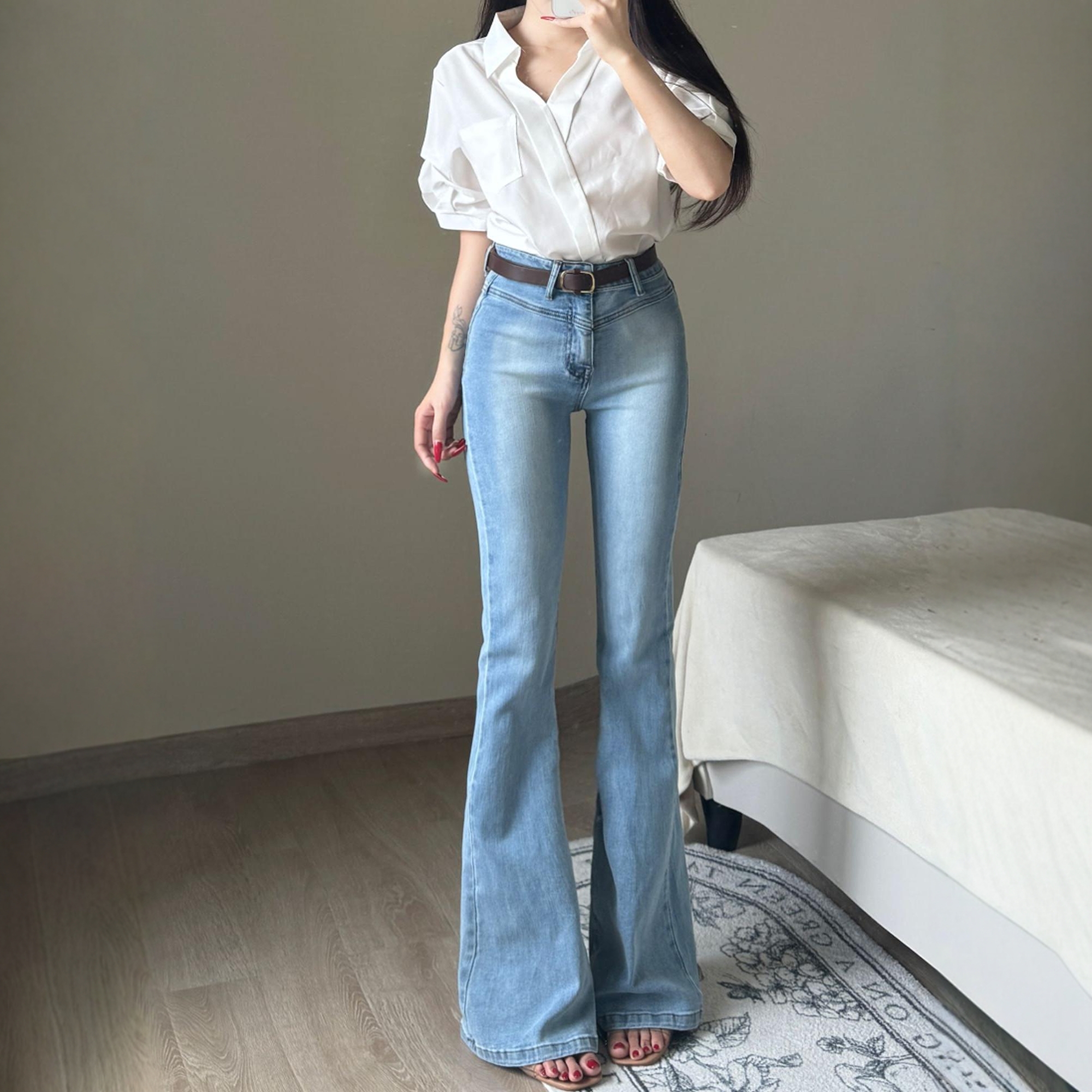 李李服饰浅色高腰微喇牛仔裤女2025冬季新款提臀显瘦弹力喇叭裤