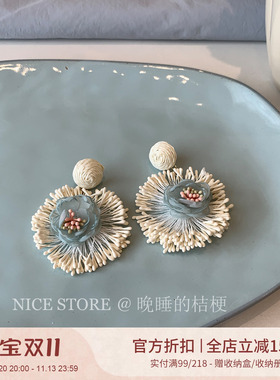 晚睡的桔梗「东巴谷」网感度假风编织花朵耳环森系小清新夸张耳饰