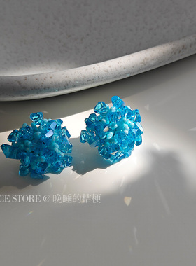 晚睡的桔梗「破碎冰蓝」夏日清凉感蓝色绣球串珠耳钉度假风耳饰女