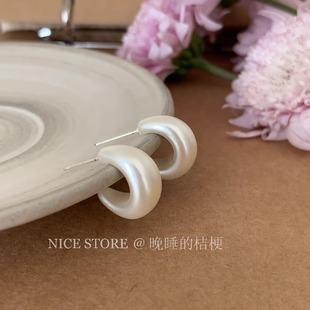 晚睡的桔梗「月光石」法式C形珠光贝母月白耳环轻奢小众高级耳饰