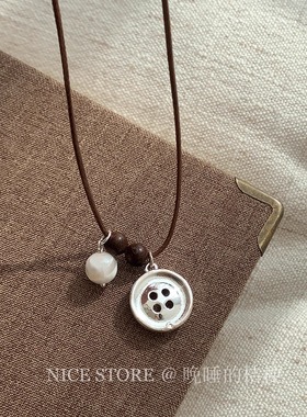 晚睡的桔梗「原声」韩系ins纽扣珍珠项链棕色银扣吊坠简约毛衣链