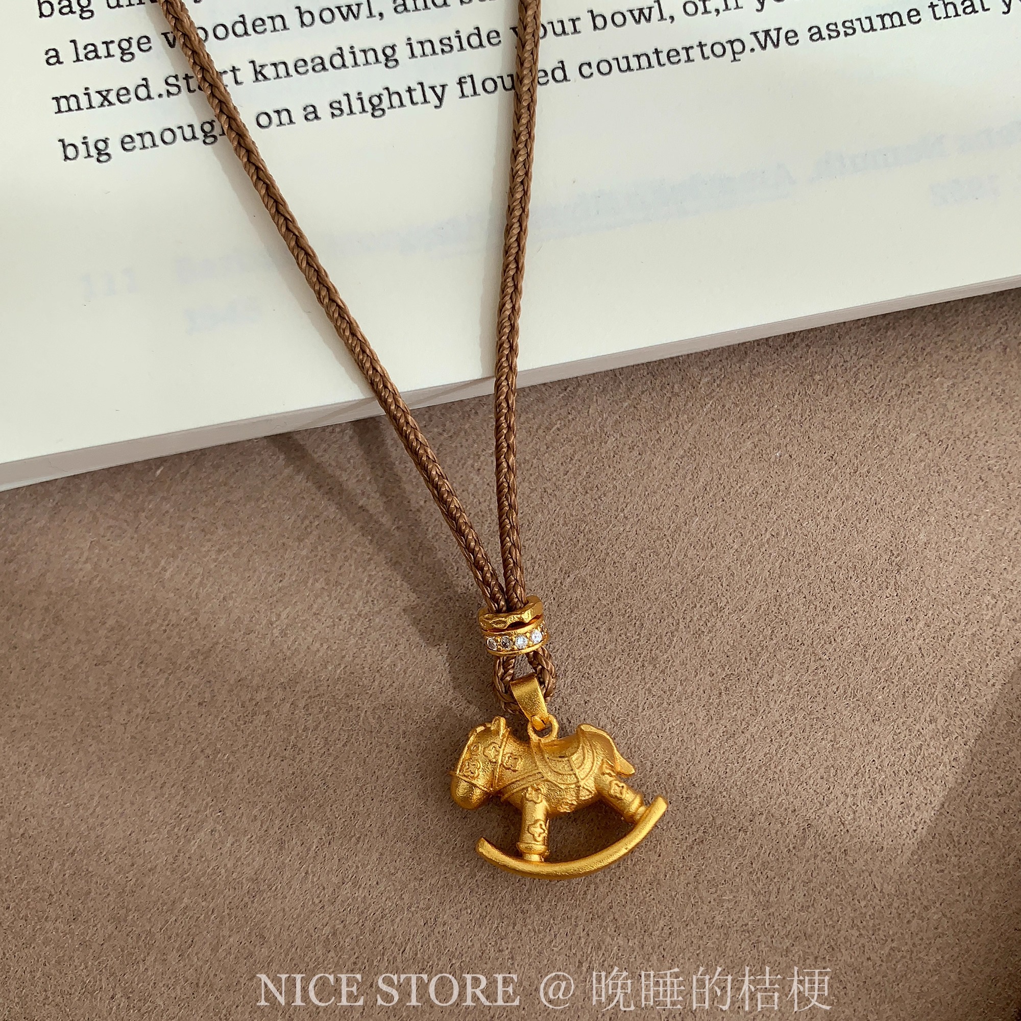 晚睡的桔梗I木马编绳毛衣链