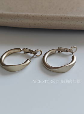 晚睡的桔梗「优雅主义」日韩小众哑光素圈磨砂耳环设计感百搭耳饰