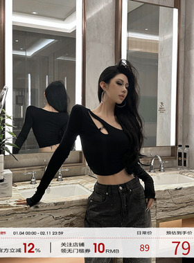 FORNIS 长袖不规则镂空斜领上衣烫砖牛仔裤F25Y50065+F25K50053