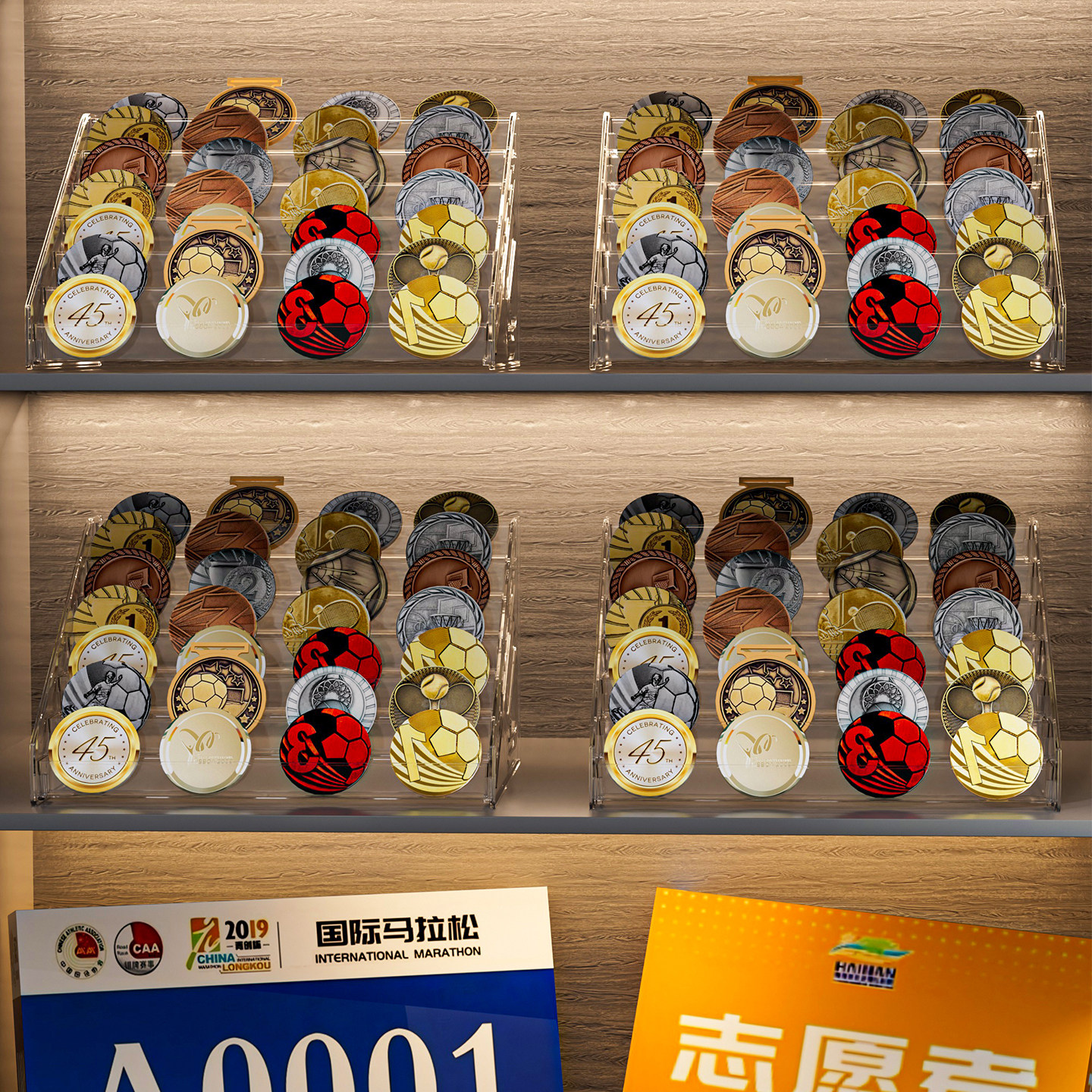 奖牌收纳展示架放马拉松奖牌阶梯图片