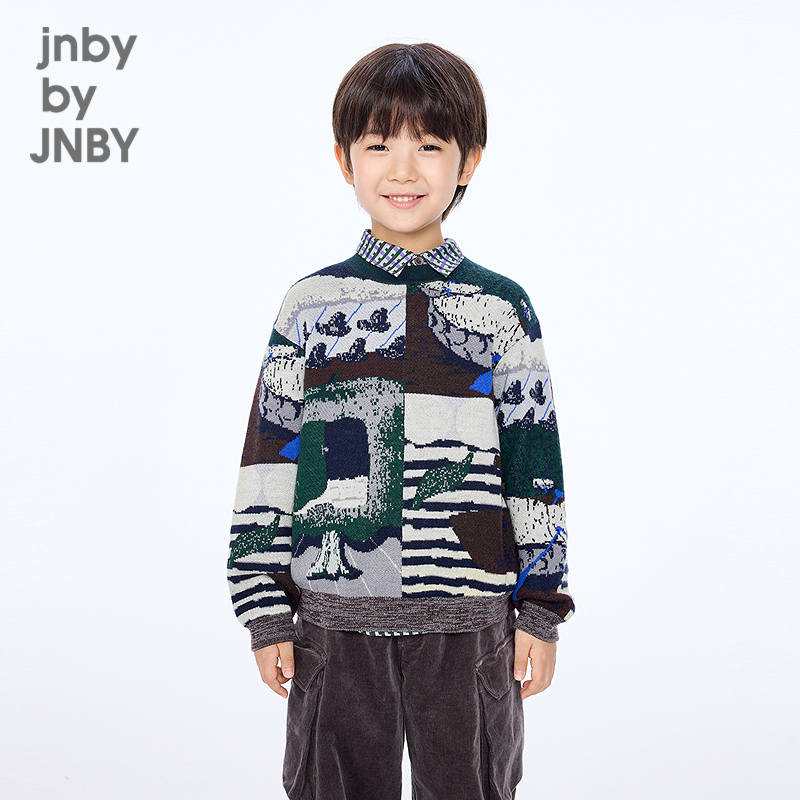 手感蓬松柔软，色泽光鲜亮丽