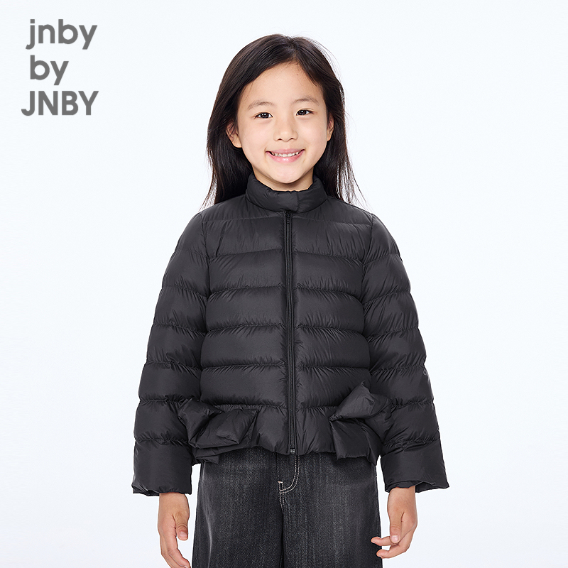 H型短款设计，特意在下摆加入褶量