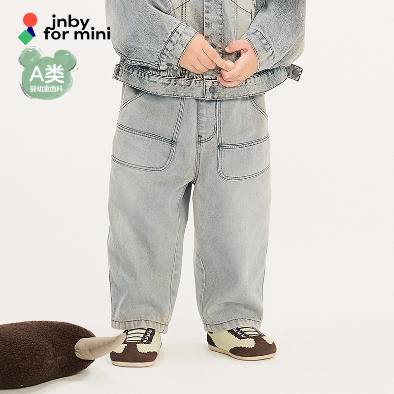 锥形宽松长裤，活动自如，舒适自然