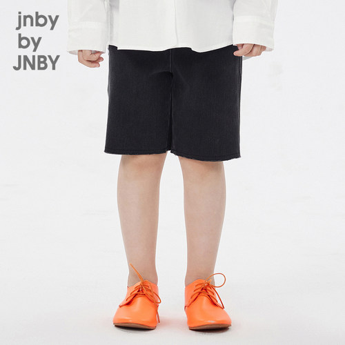 这款针织牛仔，比普通牛仔更轻软，弹性很大