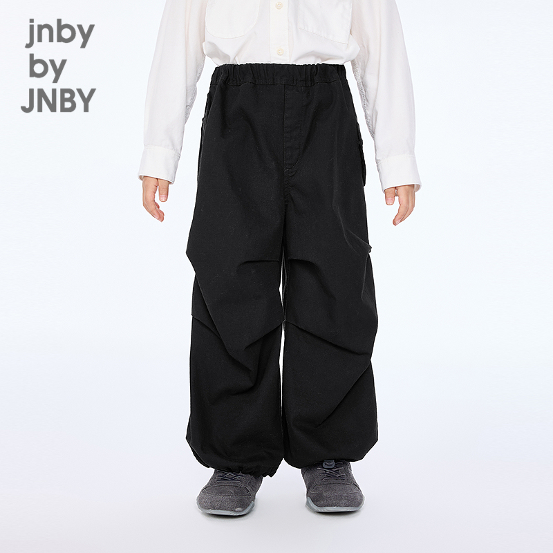 抽绳设计，方便调节，安全实用