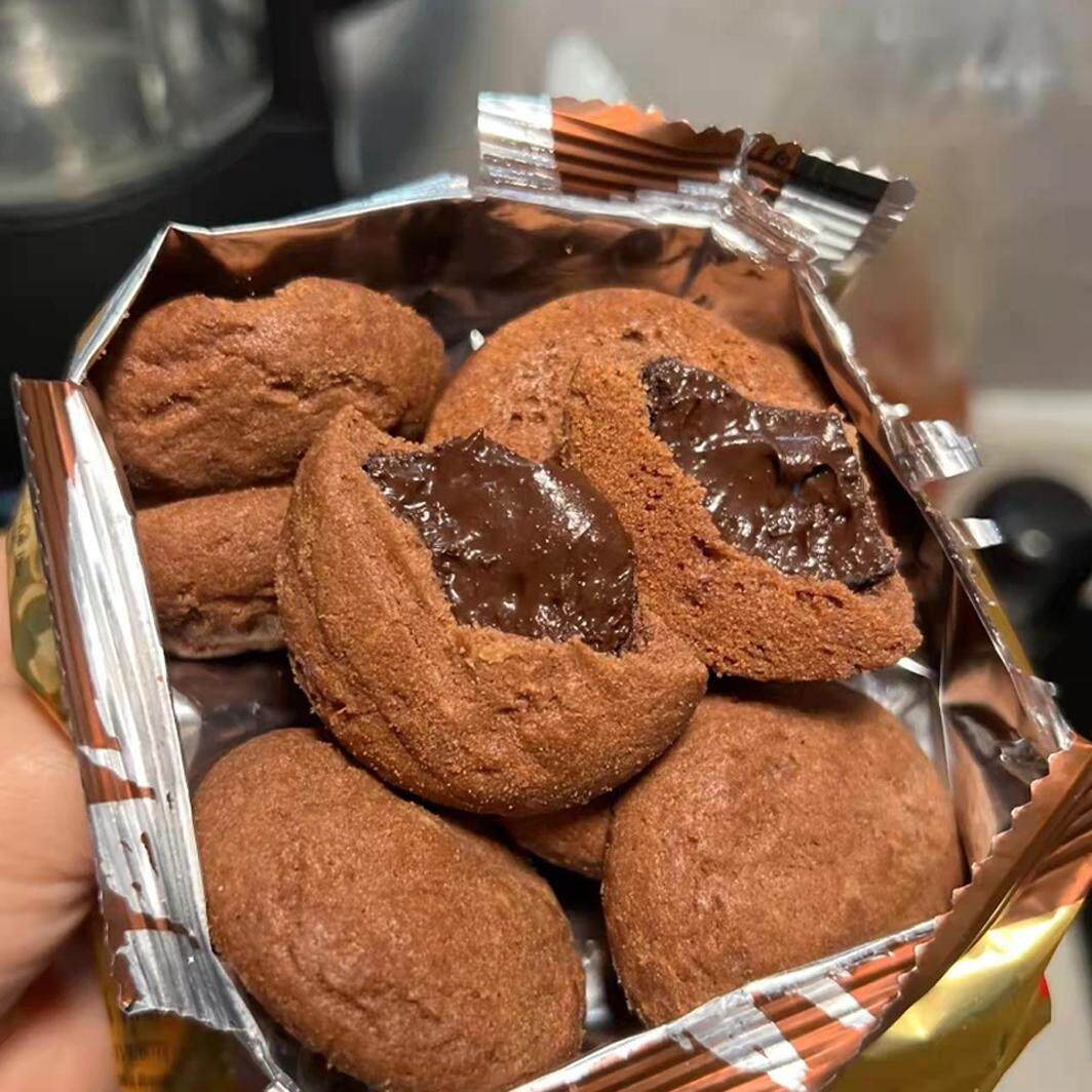 马来西亚进口TATAWA塔塔瓦巧克力夹心曲奇饼干进口小零食品海外国