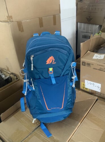 出口货户外专业徒步登山包男女轻量化旅游背包露营旅行双肩包